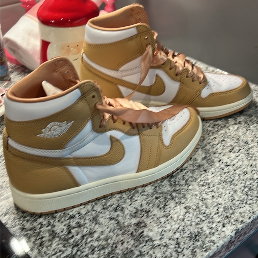 Women’s Nike Air Jordan Praline